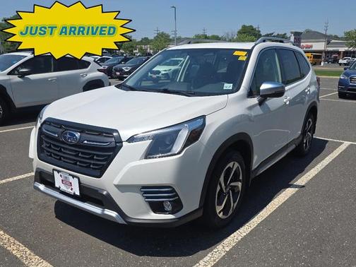 Crystal White Pearl 2022 Subaru Forester Touring