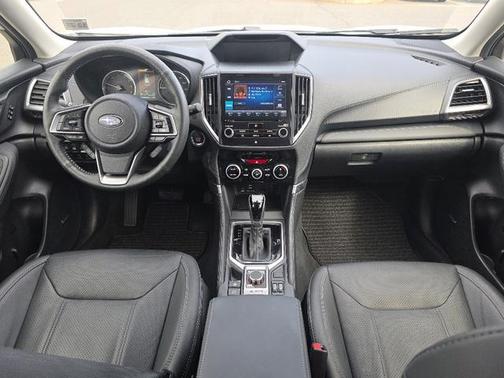 Crystal White Pearl 2022 Subaru Forester Touring