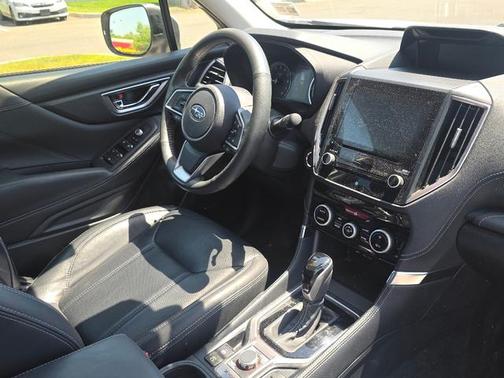 Crystal White Pearl 2022 Subaru Forester Touring