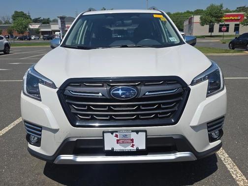 Crystal White Pearl 2022 Subaru Forester Touring