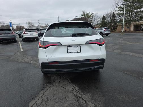 Platinum White Pearl 2023 Honda HR-V LX