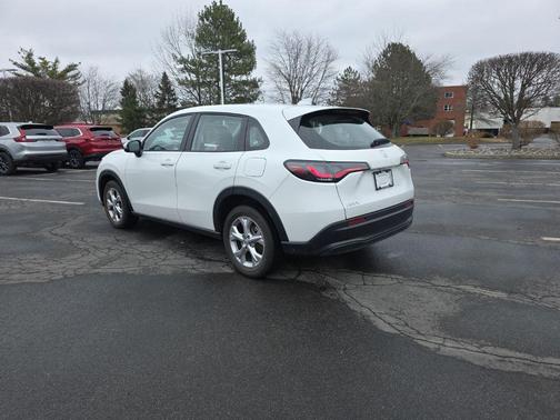 Platinum White Pearl 2023 Honda HR-V LX