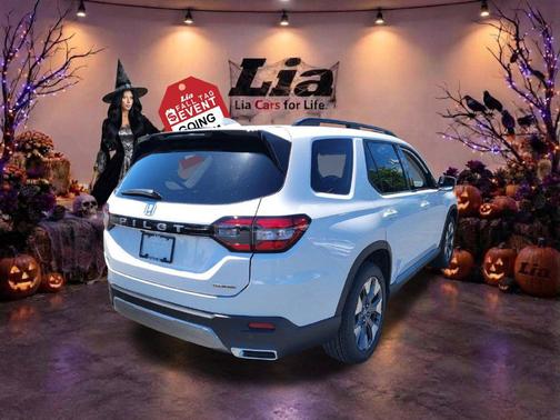 Platinum White Pearl 2026 Honda Pilot Touring 8-Passenger