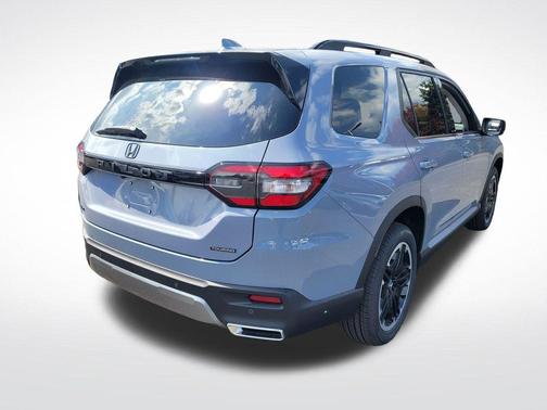 Sonic Gray Pearl 2026 Honda Pilot Touring 8-Passenger