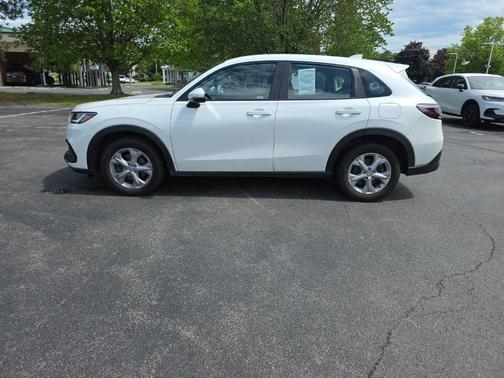 Platinum White Pearl 2024 Honda HR-V LX