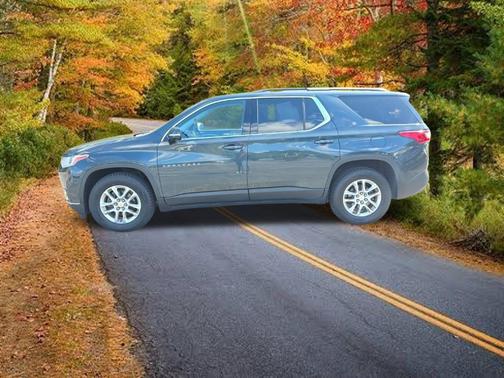 Graphite Metallic 2019 Chevrolet Traverse LT Cloth