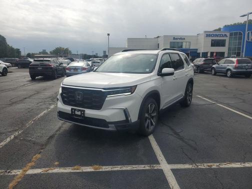 2023 Honda Pilot Touring 8-Passenger