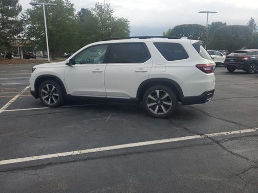 2023 Honda Pilot Touring 8-Passenger