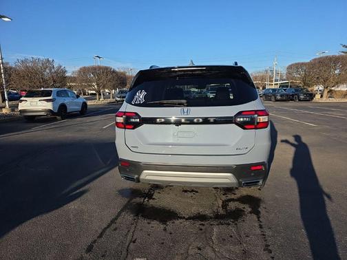 2023 Honda Pilot AWD Elite