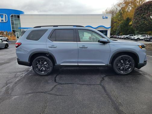 2025 Honda Pilot Touring 8-Passenger