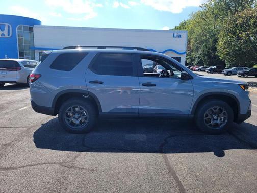 2025 Honda Pilot TrailSport