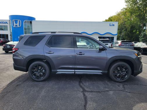2025 Honda Pilot Touring 8-Passenger