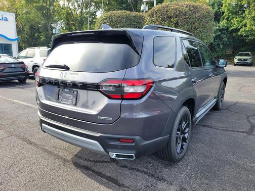 2025 Honda Pilot Touring 8-Passenger