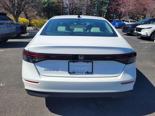 Platinum White Pearl 2026 Honda Accord SE