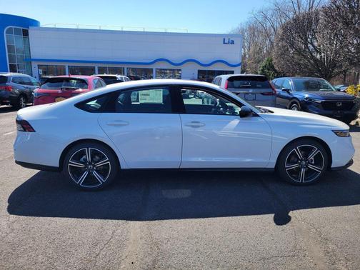 Platinum White Pearl 2026 Honda Accord SE