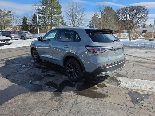 Urban Gray Pearl 2024 Honda HR-V AWD Sport