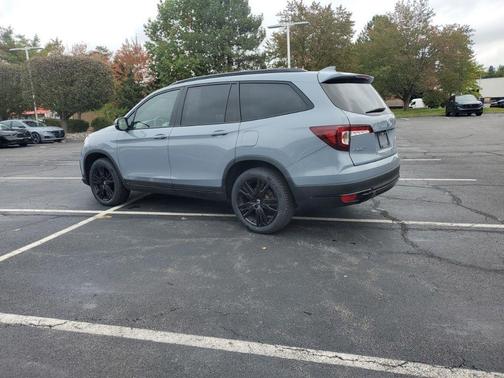 2022 Honda Pilot AWD Black Edition