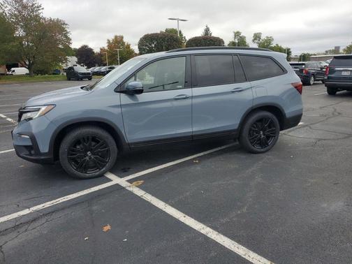 2022 Honda Pilot AWD Black Edition