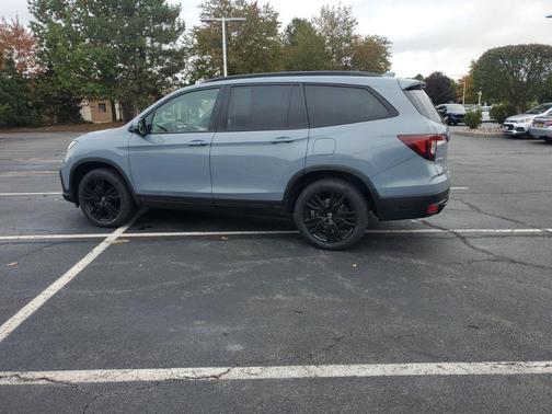 2022 Honda Pilot AWD Black Edition