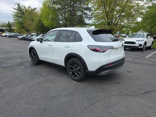 Platinum White Pearl 2024 Honda HR-V AWD Sport