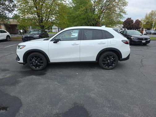 Platinum White Pearl 2024 Honda HR-V AWD Sport