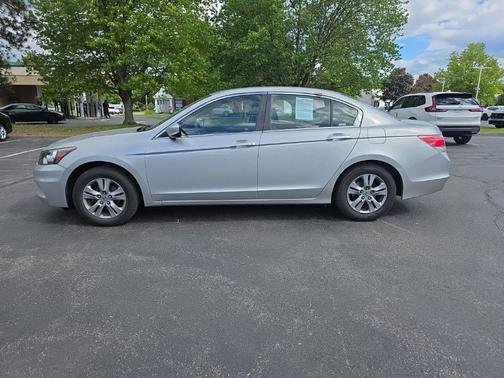 Alabaster Silver Metallic 2012 Honda Accord SE
