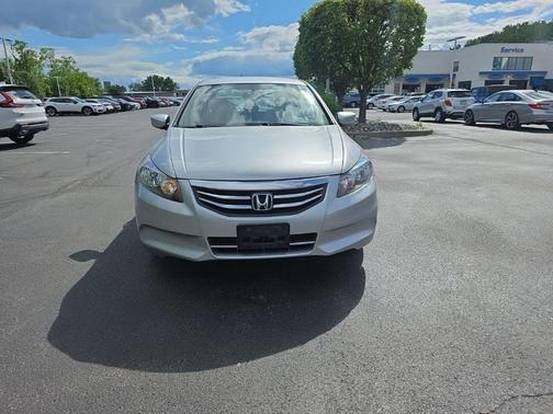 Alabaster Silver Metallic 2012 Honda Accord SE
