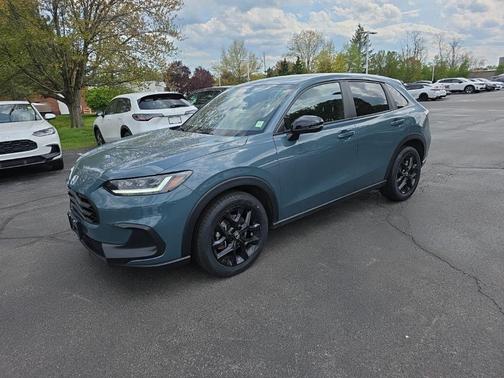 Nordic Forest Pearl 2024 Honda HR-V AWD Sport