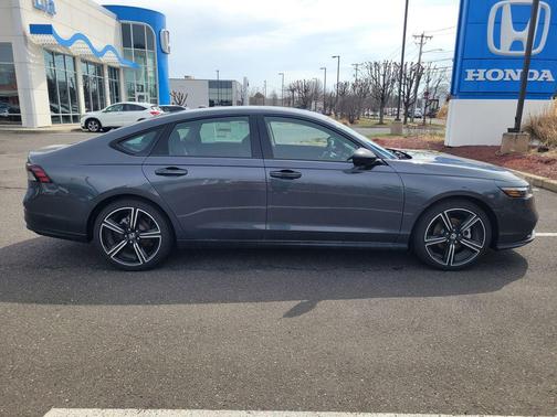 Meteorite Gray Metallic 2026 Honda Accord SE