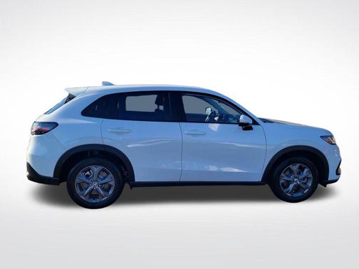 Platinum White Pearl 2026 Honda HR-V LX