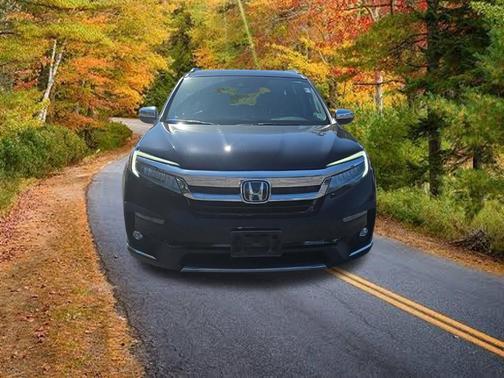 Crystal Black Pearl 2021 Honda Pilot Touring 8-Passenger