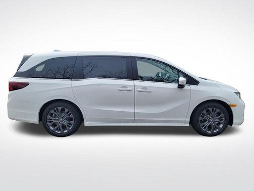 Platinum White Pearl 2026 Honda Odyssey Touring
