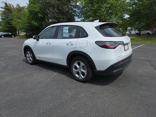 Platinum White Pearl 2025 Honda HR-V LX