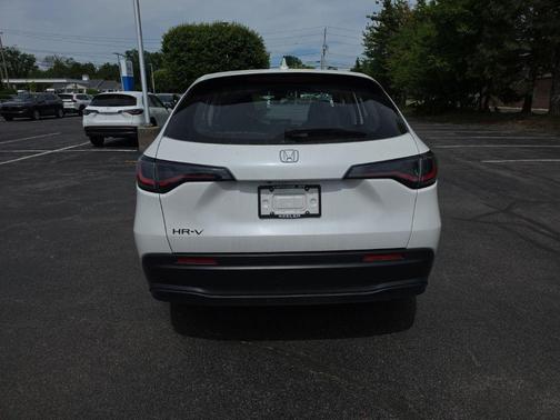 Platinum White Pearl 2025 Honda HR-V LX