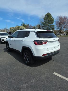 Bright White Clearcoat 2022 Jeep Compass Latitude Lux