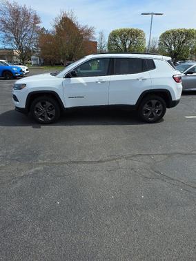 Bright White Clearcoat 2022 Jeep Compass Latitude Lux
