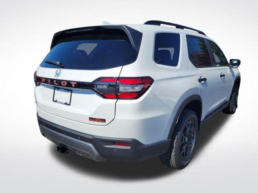 Platinum White Pearl 2026 Honda Pilot TrailSport