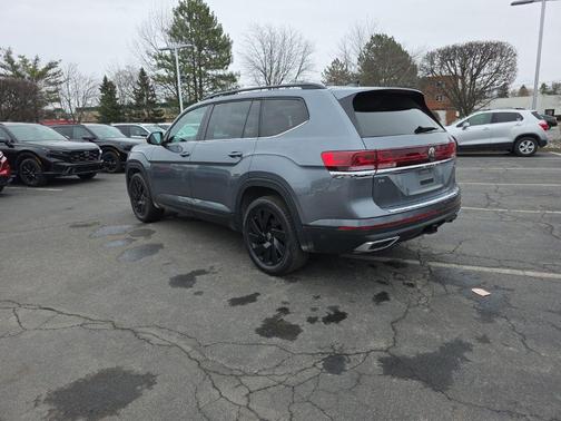 2024 Volkswagen Atlas 2.0T SE w/Technology 4MOTION