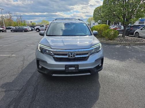 Lunar Silver Metallic 2021 Honda Pilot AWD EX
