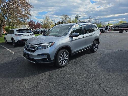 Lunar Silver Metallic 2021 Honda Pilot AWD EX