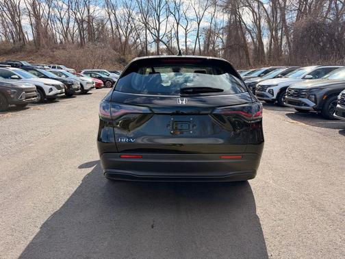 Crystal Black Pearl 2025 Honda HR-V LX