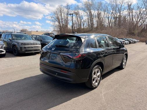 Crystal Black Pearl 2025 Honda HR-V LX