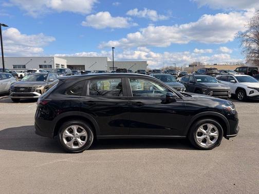 Crystal Black Pearl 2025 Honda HR-V LX