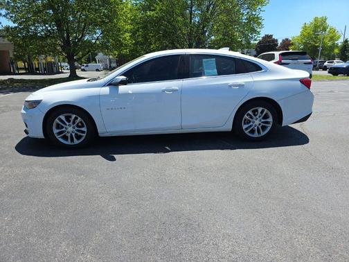 Summit White 2017 Chevrolet Malibu 1LT