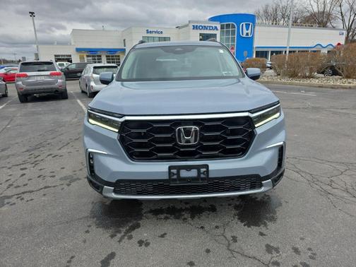 2023 Honda Pilot Touring 8-Passenger