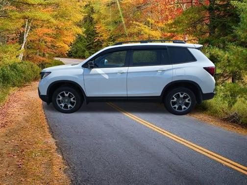 Platinum White Pearl 2023 Honda Passport AWD TrailSport
