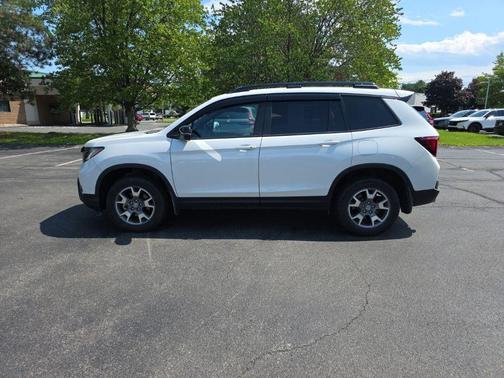 Platinum White Pearl 2023 Honda Passport AWD TrailSport