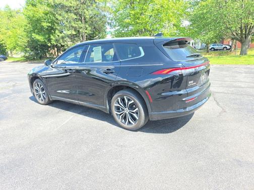 Black 2025 Toyota Crown Signia XLE