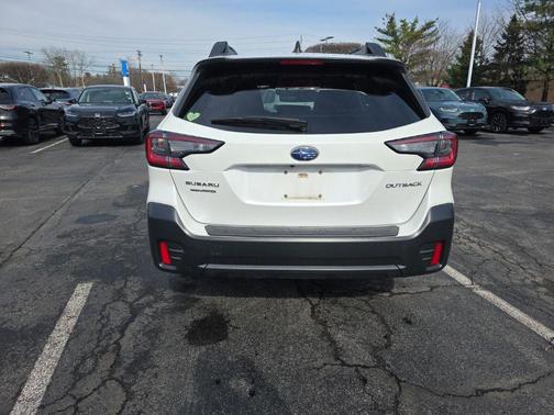 Crystal White Pearl 2021 Subaru Outback Premium