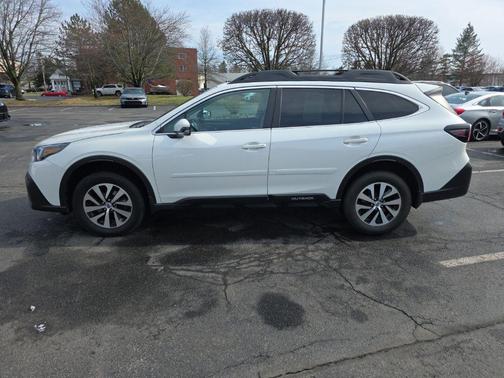 Crystal White Pearl 2021 Subaru Outback Premium